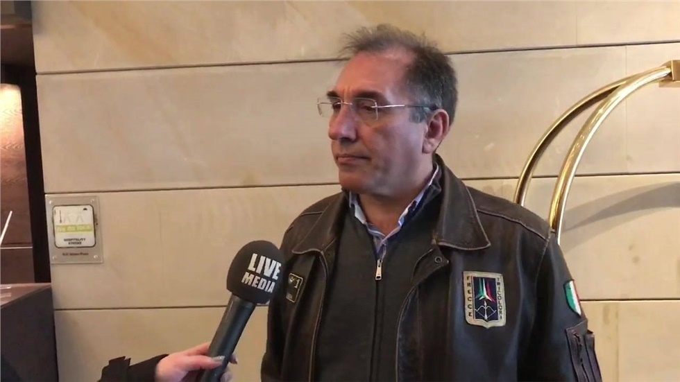 Ο Ανεξάρτητος βουλευτής Δημήτρης Καμμένος μιλάει στην κάμερα...