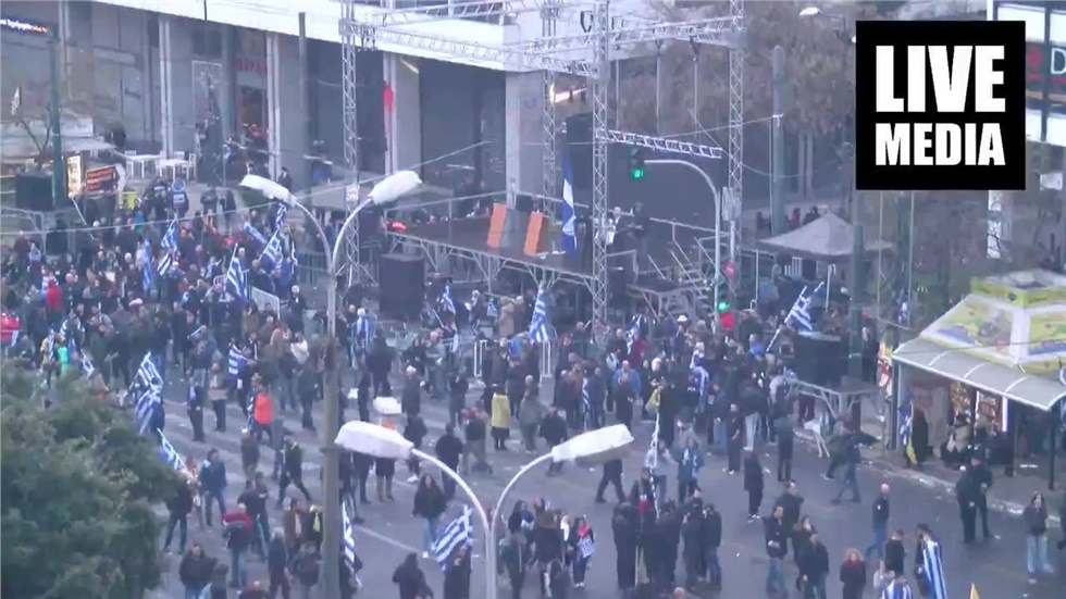 To ΕΚΑΒ, τα δακρυγόνα και το πνίξιμο στα αέρια