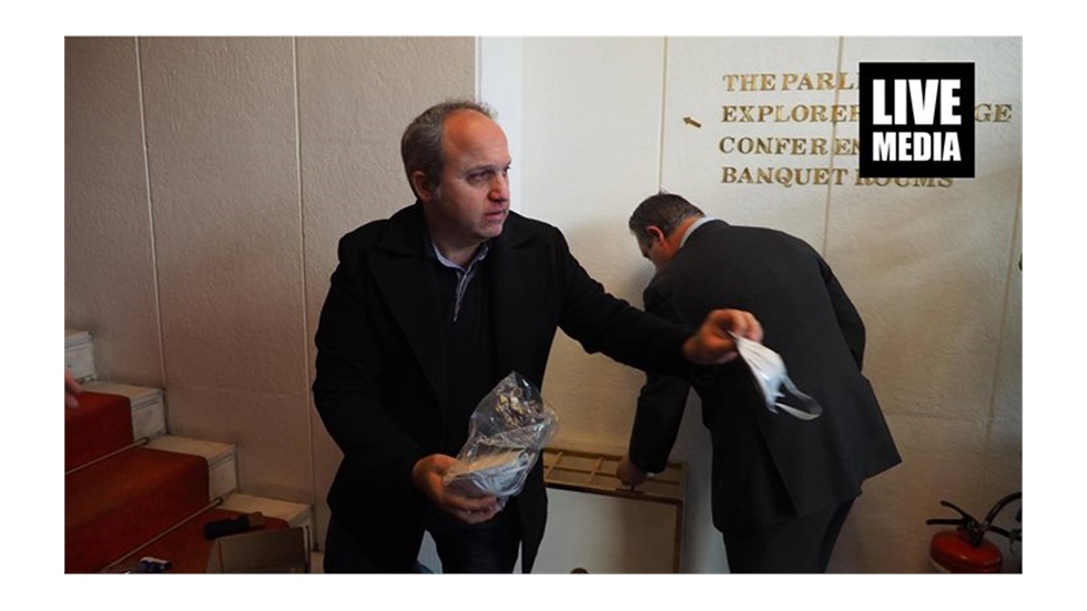 Όταν οι οργανωτές με κόκκινα μάτια από τα αέρια προσπαθούν να...