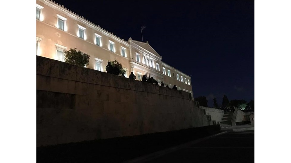 Δρακόντεια μέτρα έξω από τη Βουλή για το συλλαλητήριο που ξεκινά...