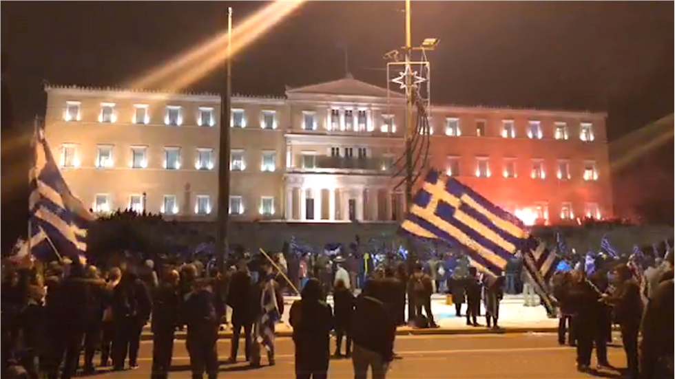 Δακρυγόνα στο Σύνταγμα τώρα!Την ώρα της ομιλίας του πρωθυπουργού.