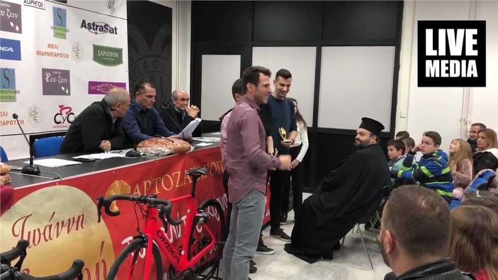 Η βράβευση των πρωταθλητών του Ποδηλατικού ΠΑΟΚ ,και η κοπή της...