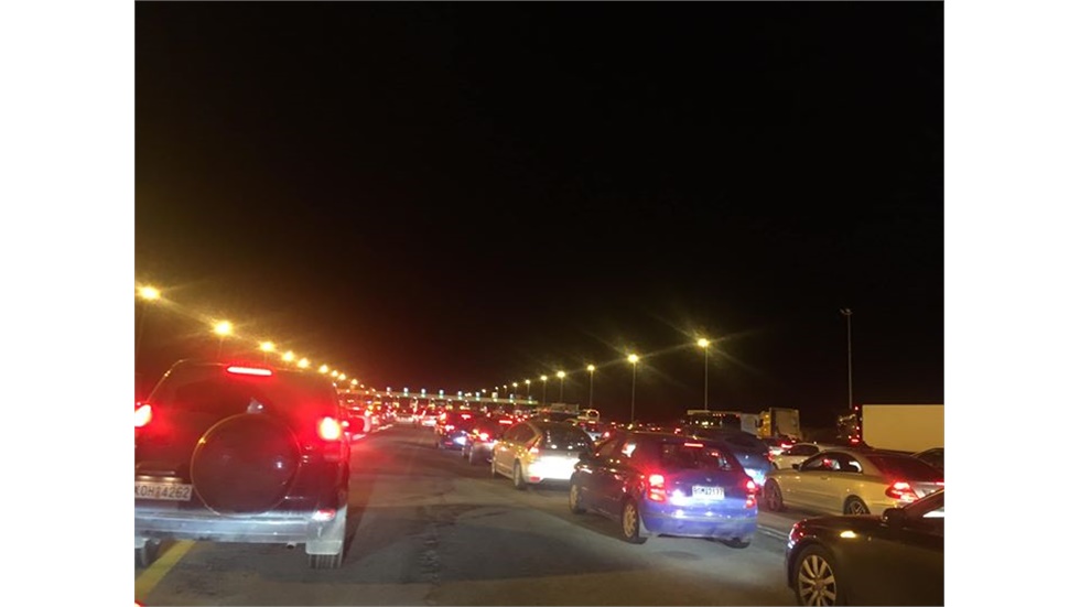 Αυτή την ώρα - Μεγάλη η ουρά των αυτοκινήτων στα διόδια Μαλγάρων....