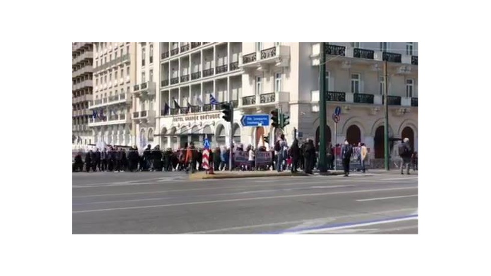 Εικόνες από το πανδημοσιοϋπαλληλικό συλλαλητήριο, με κεντρικό...