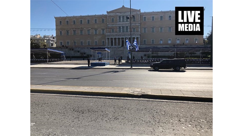 Καλημέρα από την πλατεία Συντάγματος, όπου θα παρακολουθήσουμε...