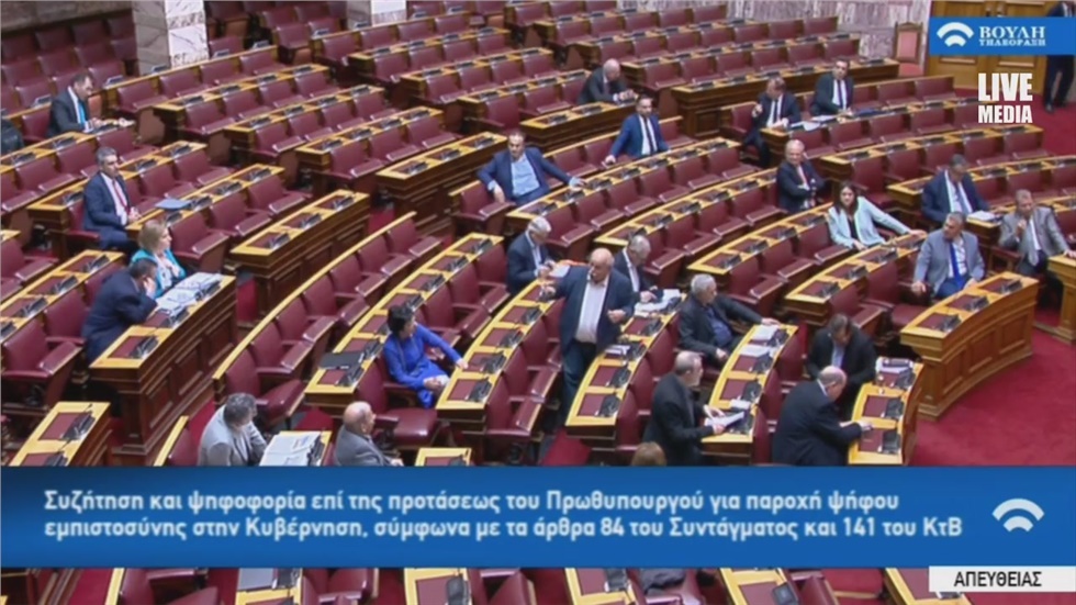 Σε υψηλούς τόνους συνεχίζεται η συζήτηση για την παροχή ψήφου...