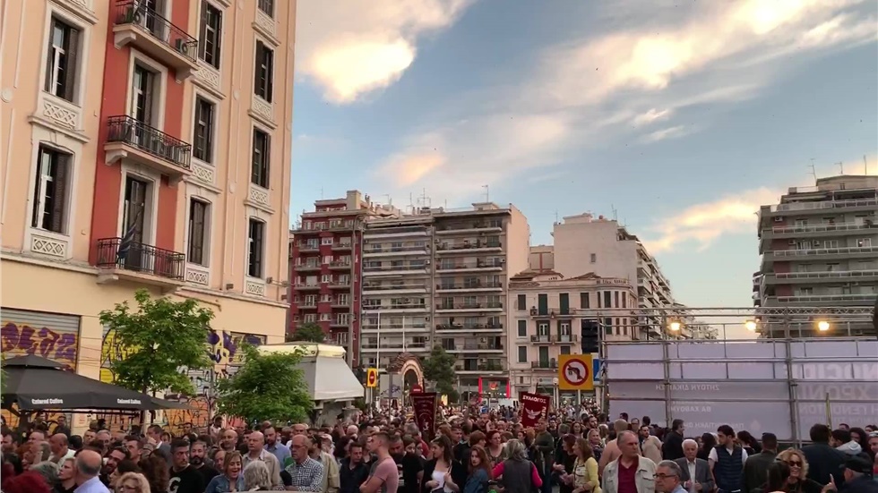 Ξεκινάει η πορεία προς το Τουρκικό προξενείο στη Θεσσαλονίκη....
