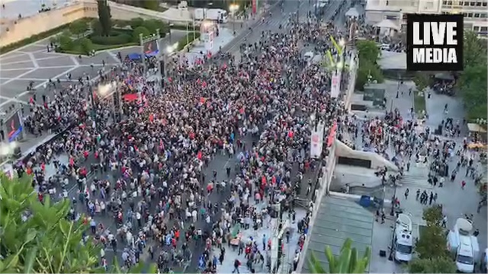 Από στιγμή σε στιγμή η ομιλία Τσίπρα στο Σύνταγμα. 20:25 