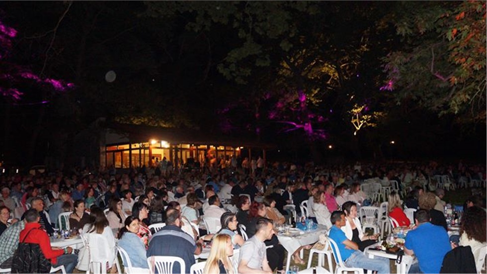 Λύρες στις Πηγές 2019  Στον κατάμεστο χώρο του Άλσους του Αγίου...