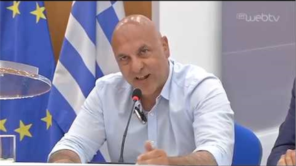 Χαμός κατά τη διάρκεια διακαναλικής συνέντευξης - Μόνο στα χέρια...