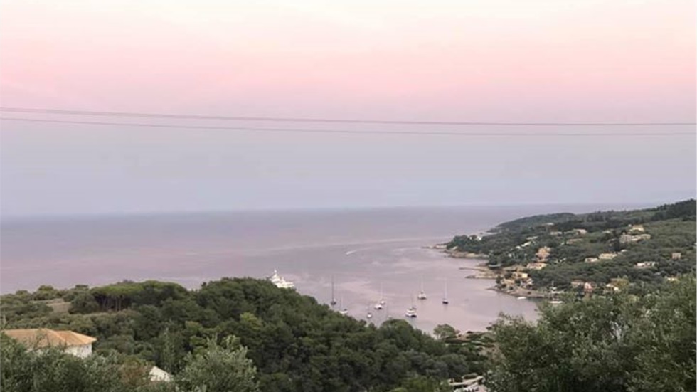 Ηλιοβασίλεμα στο μικρό στολίδι του Ιουνίου, στους Παξούς.  