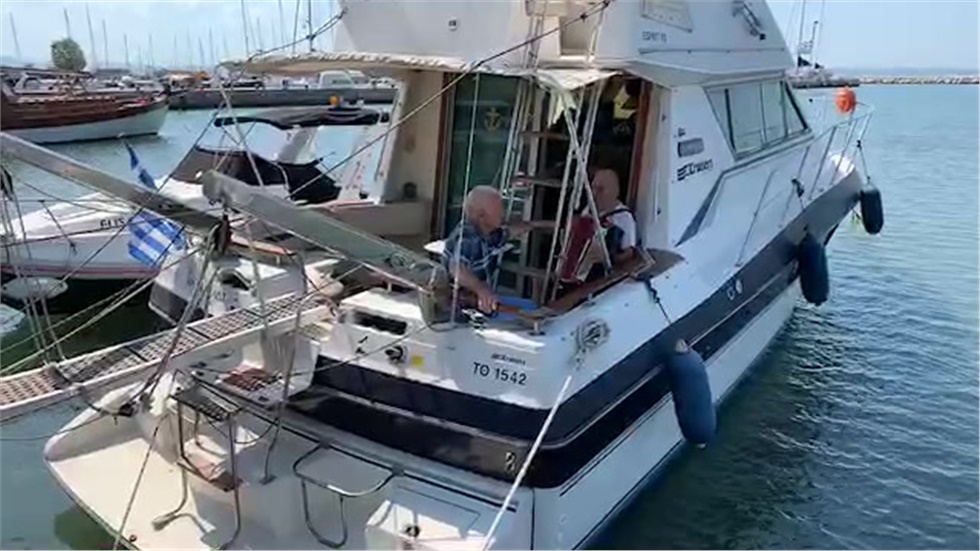 Στην μαρίνα της Αρετσού. Μουσικό κότερο ΑΡΜΑΤΩΛΟΣ.  