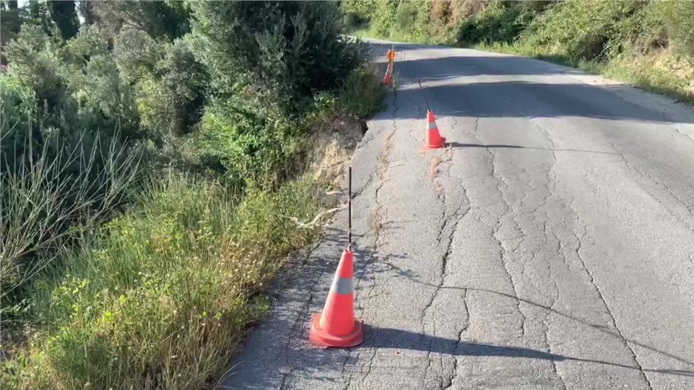 Δρόμος καρμανιόλα που από τύχη  δεν έχουμε θρηνήσει ακόμα θύματα....