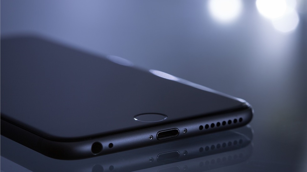 Το νέο iPhone 11 Pro προκαλεί πανικό σε όσους πάσχουν από τρυποφοβία