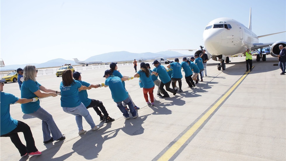 Ελ. Βενιζέλος: Τράβηξαν με τα χέρια ένα Boeing για «Το Χαμόγελο...