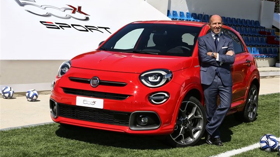 Ο  Roberto Mancini, συνάντησε το νέο Fiat 500Χ Sport.  O προπονητής...