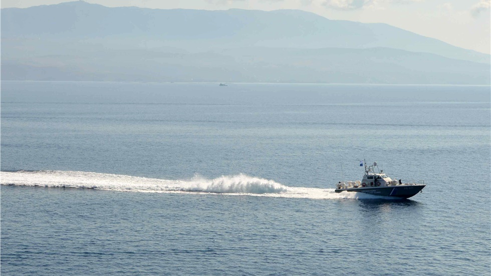 Ανατροπή λέμβου με μετανάστες στις Οινούσσες - Δύο νεκροί και...