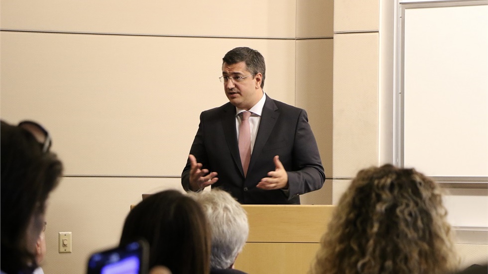 Ο Απόστολος Τζιτζικώστας κεντρικός ομιλητής στο Stanford University...