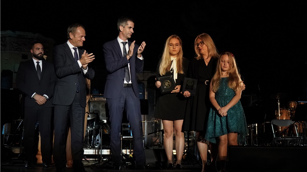 Κώστας Μπακογιάννης : «Τιμάμε εκείνους που όταν οι άλλοι ορθώνουν...