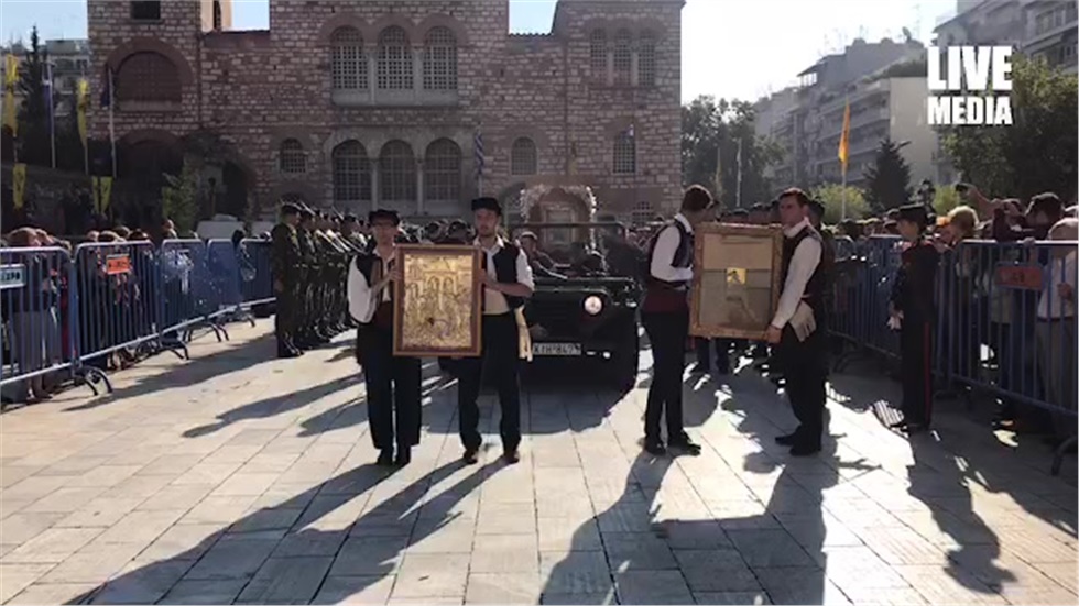 Ζωντανά τώρα η Λιτάνευση  των ιερών Εικόνων μετά της ιεράς Εικόνας...
