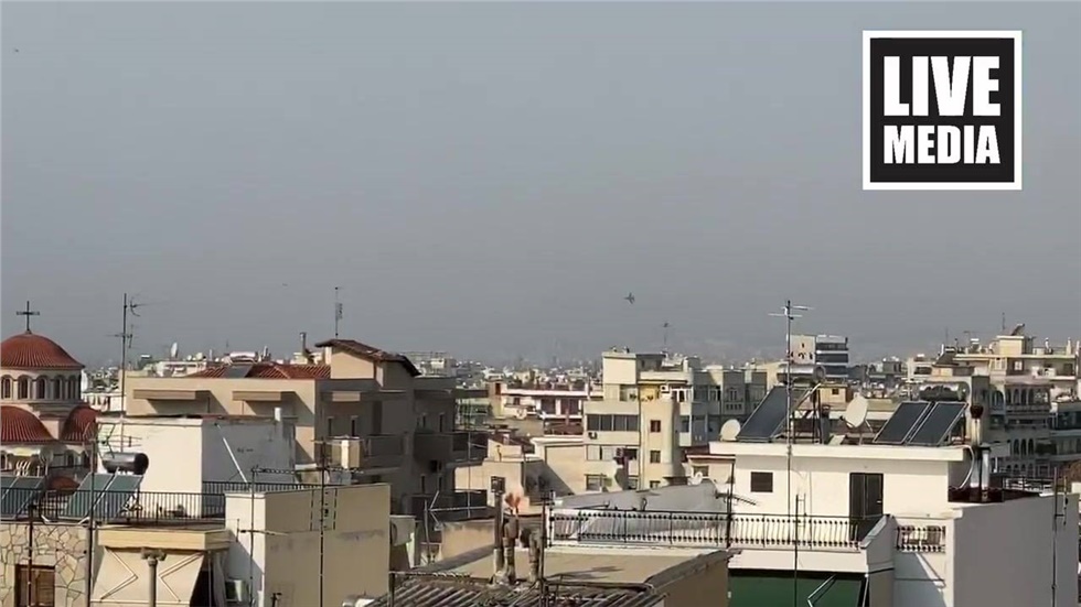 Η πτήση του F16 πάνω από τη Θεσσαλονίκη στο τέλος της παρέλασης...