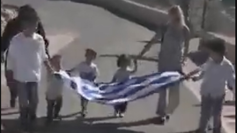 Γαύδος: Έξι μαθητές παρέλασαν με περηφάνεια κρατώντας την ελληνική...