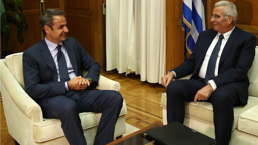 Συνάντηση Κυριάκου Μητσοτάκη με τον Γενικό Γραμματέα του ΑΚΕΛ...