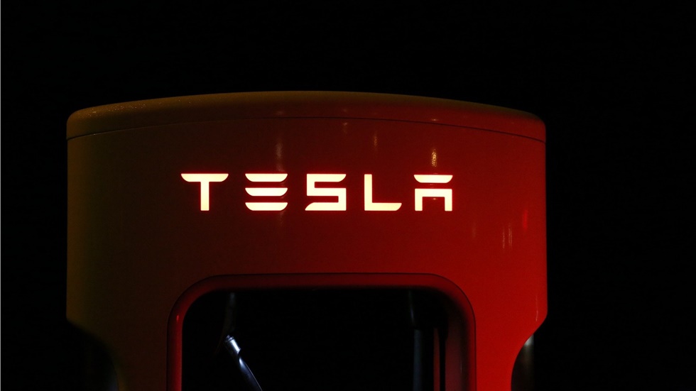 H Tesla ανοίγει το πρώτο της εργοστάσιο στην Ευρώπη