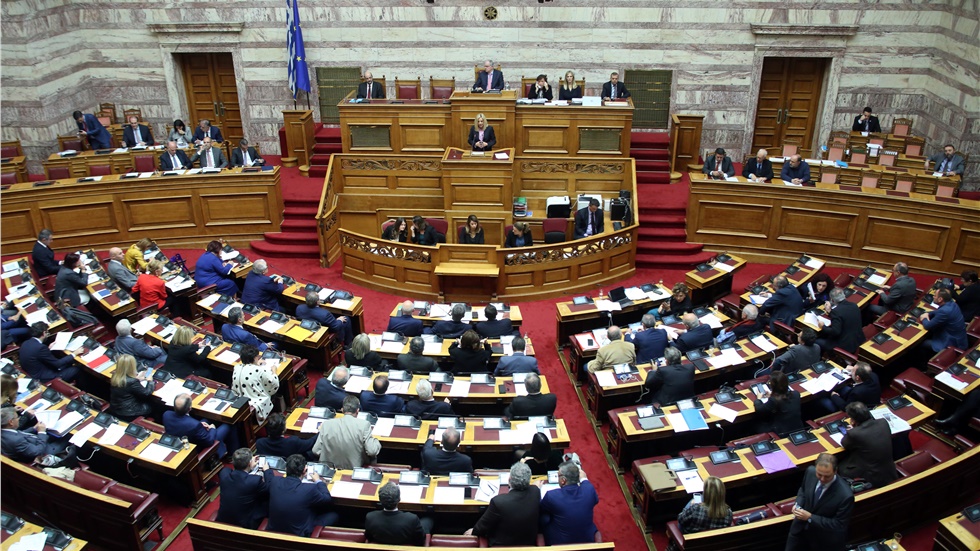 Σε εξέλιξη η ψηφοφορία στη Βουλή για την Αναθεώρηση του Συντάγματος