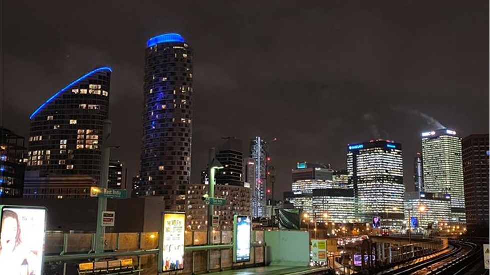 Νυχτερινή άποψη του Canary Wharf στο Λονδίνο.  #London #Can...