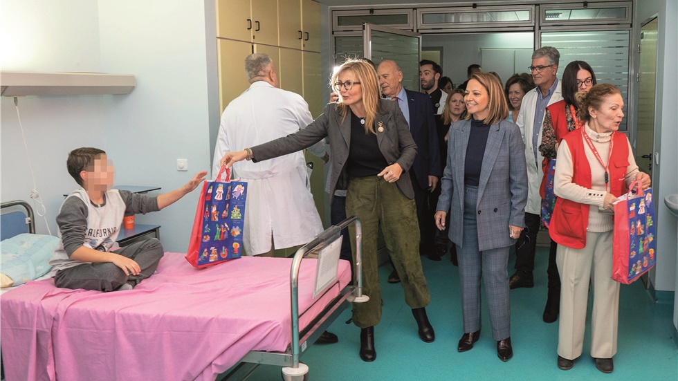 Ανθρώπινες στιγμές σε χριστουγεννιάτικο κλίμα μοιράστηκε η σύζυγος...
