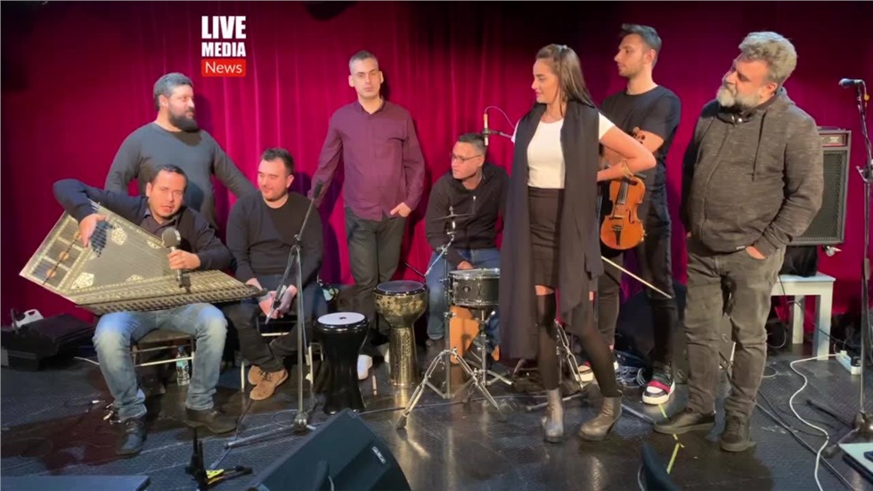 Η οκταμελής ορχήστρα «Λωξάντρα» (Loxandra Ensemble) από τη Θεσσαλονίκη,...