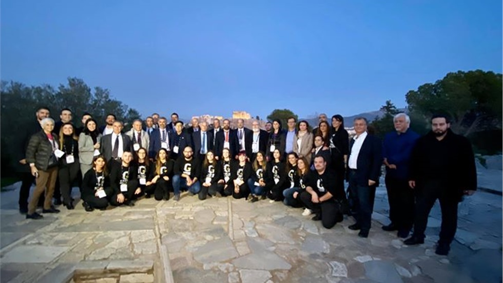 Ιστορική φωτογραφία στο λόφο της Πνύκας με την ανάγνωση της διακήρυξης-ψηφίσματος...