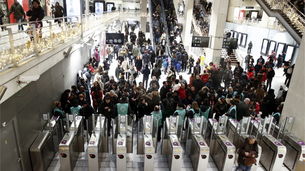Γαλλία: Συνεχίζονται οι κινητοποιήσεις για τη μεταρρύθμιση του...