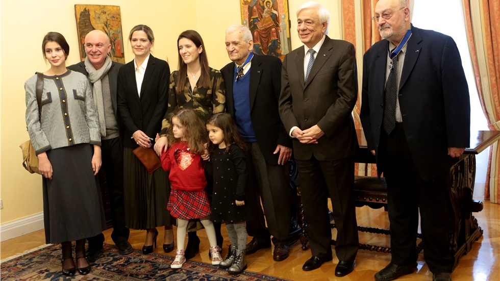Το παράσημο του Ταξιάρχη του Τάγματος της Τιμής απένειμε ο ΠτΔ...