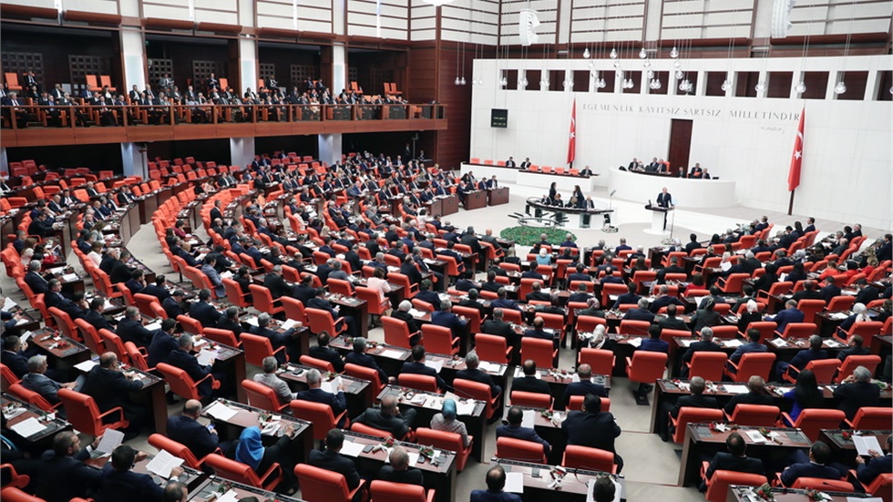 Το τουρκικό κοινοβούλιο ενέκρινε την ανάπτυξη στρατευμάτων στη...