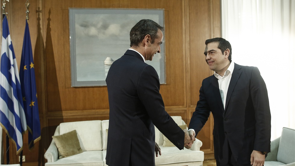 Σε εξέλιξη η συνάντηση Κυρ. Μητσοτάκη - Αλ. Τσίπρα