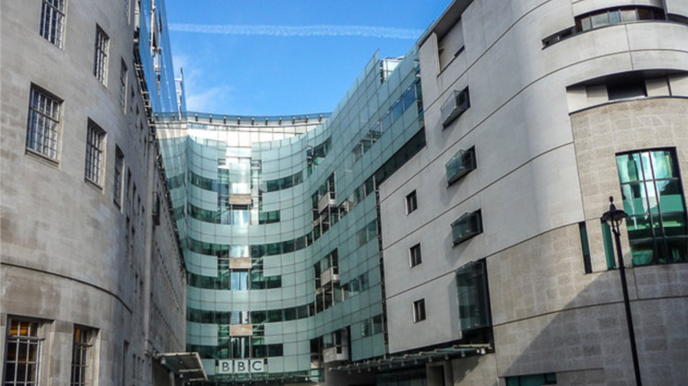 Το BBC ανακοίνωσε την κατάργηση 450 θέσεων συντακτών