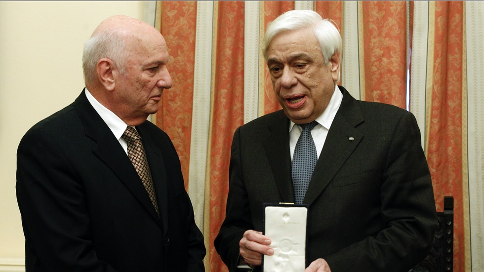 Ο ΠτΔ επέδωσε στον ακαδημαϊκό Χρήστο Ζερεφό το Παράσημο του Ταξιάρχη...
