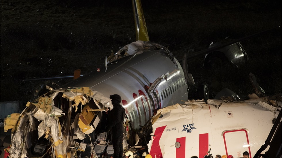 Τρεις νεκροί και 179 τραυματίες στο αεροπορικό δυστύχημα στην...