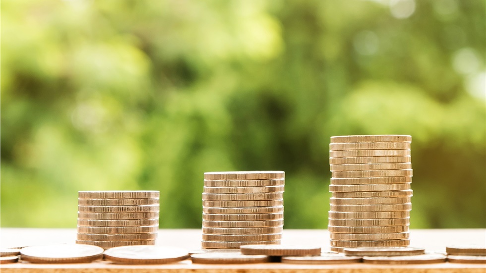 Το πλουσιότερο 10% του πληθυσμού κατέχει το 42% του καθαρού πλούτου,...