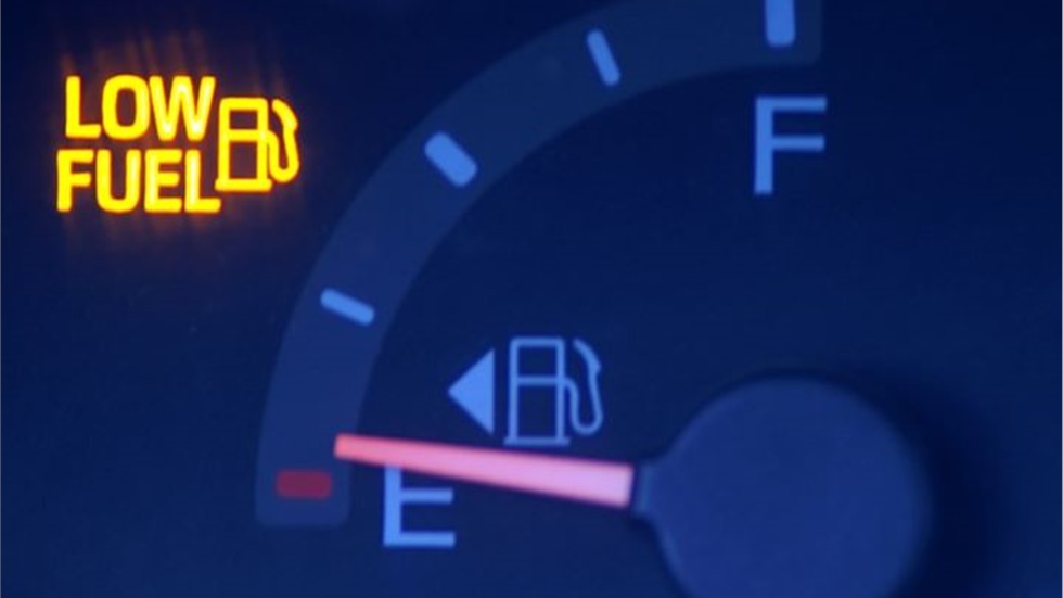 Ξέρετε πόσα χιλιόμετρα μπορείτε να διανύσετε με αναμμένο λαμπάκι...