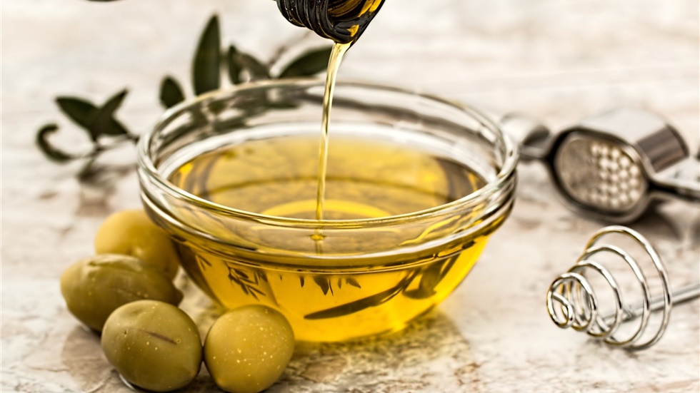 Εξαιρούνται εκ νέου τα προϊόντα ελιάς, τυριά και κρασιά της Ελλάδας...