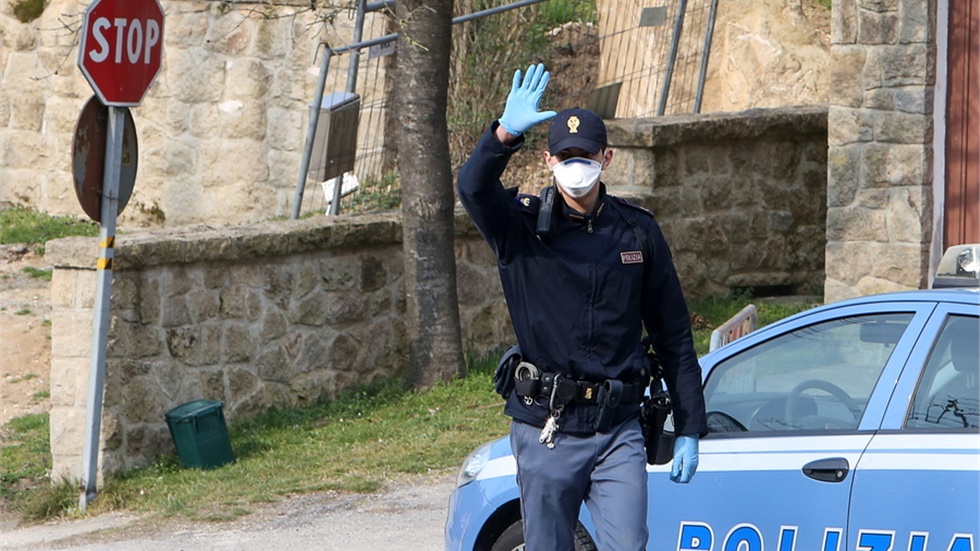 Covid-19: Οι αρχές της Γαλλίας αποκλείουν στην Λιόν λεωφορείο...