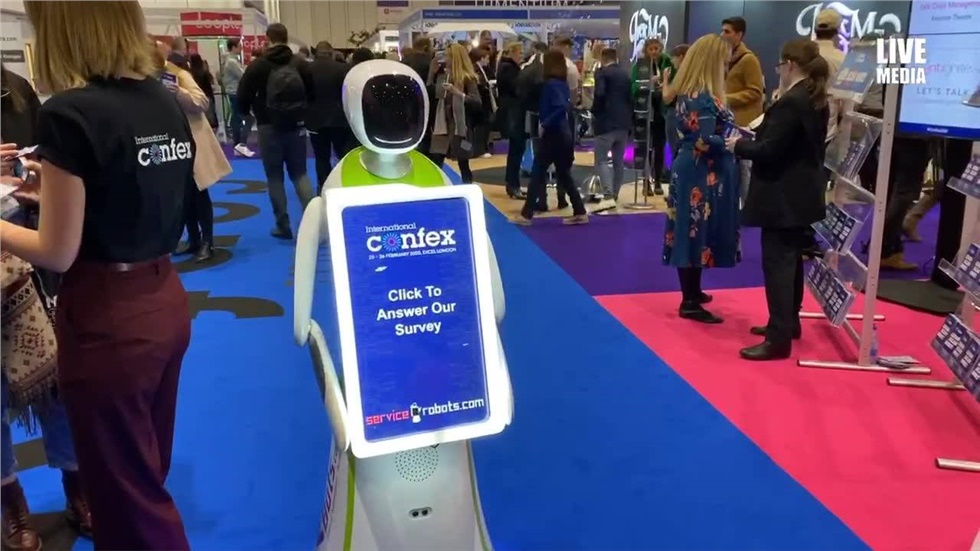 International Confex - Ένα ρομπότ σε υποδέχεται στην είσοδο της...