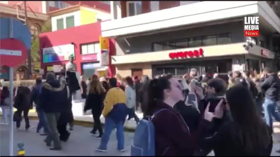 Ξεκίνησε η πορεία των κατοίκων της Χίου  
