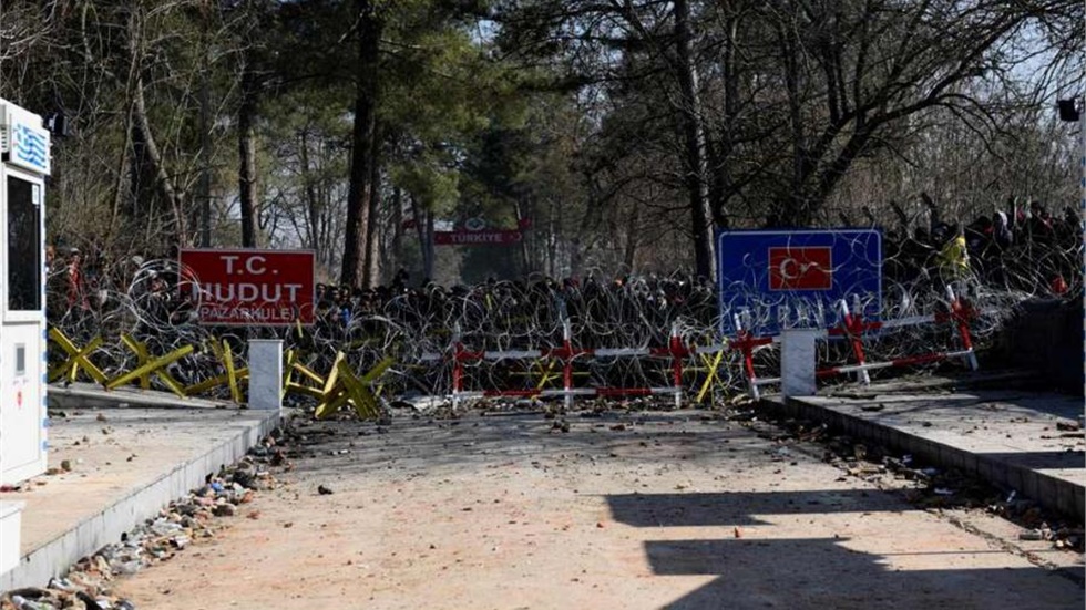 Μηνύματα από κινητές ομάδες εκπομπής του στρατού ενημερώνουν...