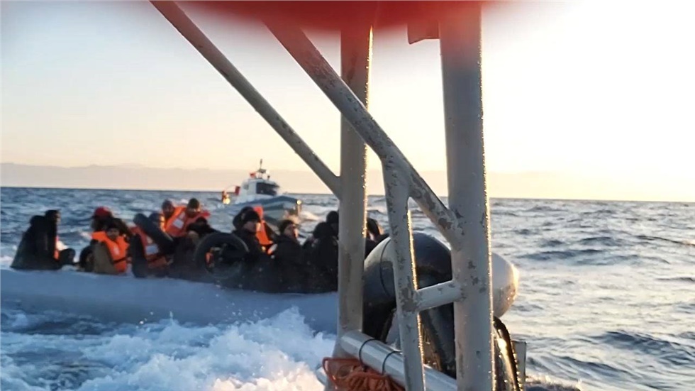 Συνοδεία τουρκικών ακταιωρών οι λέμβοι με τους αλλοδαπούς στο...
