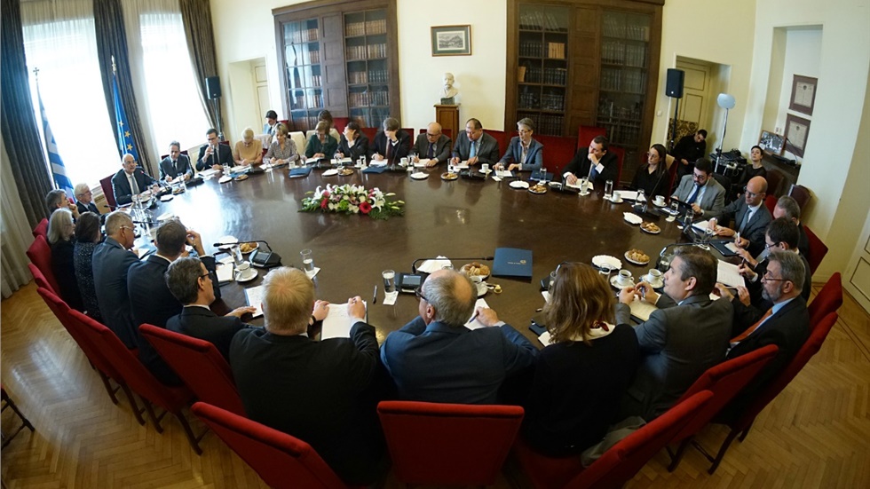 Τους πρέσβεις των κρατών μελών της ΕΕ ενημερώνει ο Ν. Δένδιας	