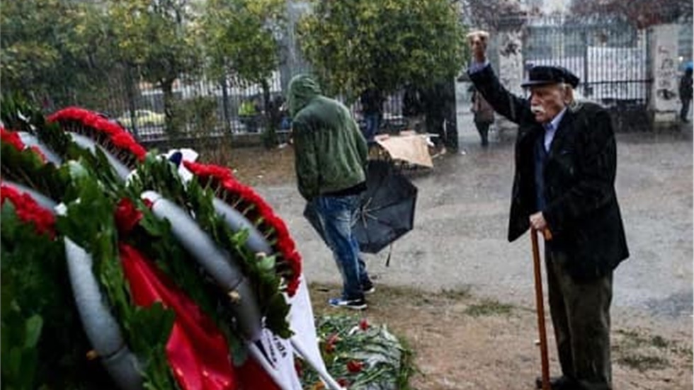 Έφυγε ο παρτιζάνος Μανώλης Γλέζος  Ο Μανώλης Γλέζος γεννήθηκε...